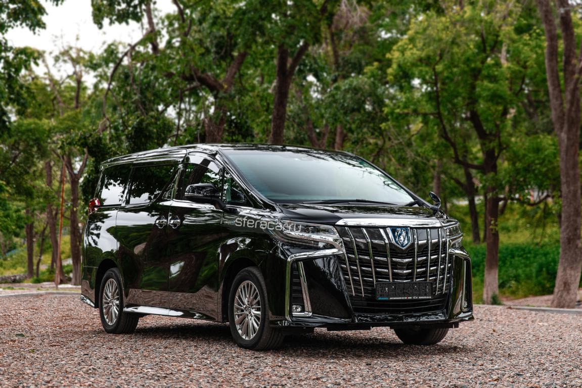 Toyota Alphard AYH30W из Японии: когда этот гибридный минивэн действительно стоит своих денег