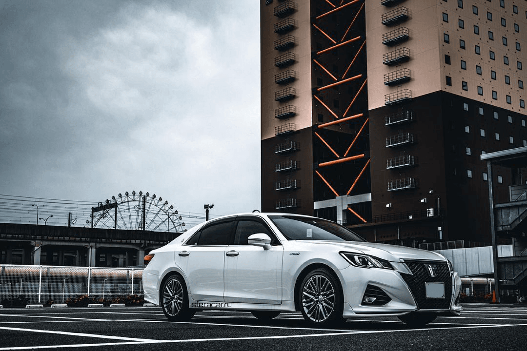 Toyota Crown AWS210 из Японии: кому подходит этот бизнес-седан и что в нем ценно