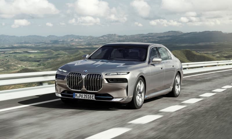 Обзор электромобиля BMW i7