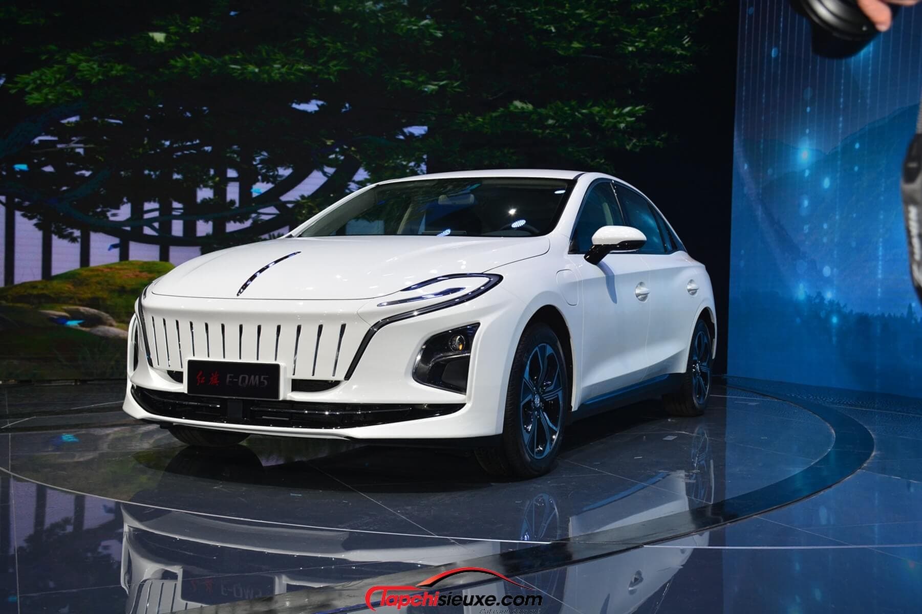 Обзор электромобиля Hongqi E-QM5