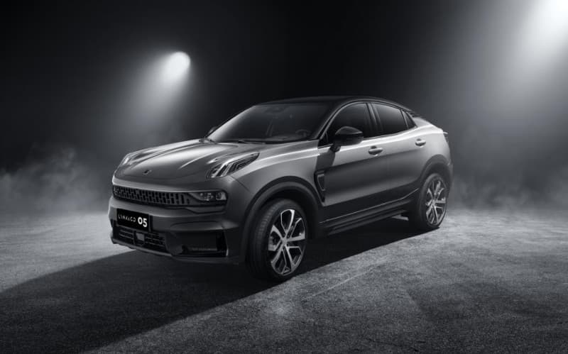 Обзор автомобиля Lynk & Co 05