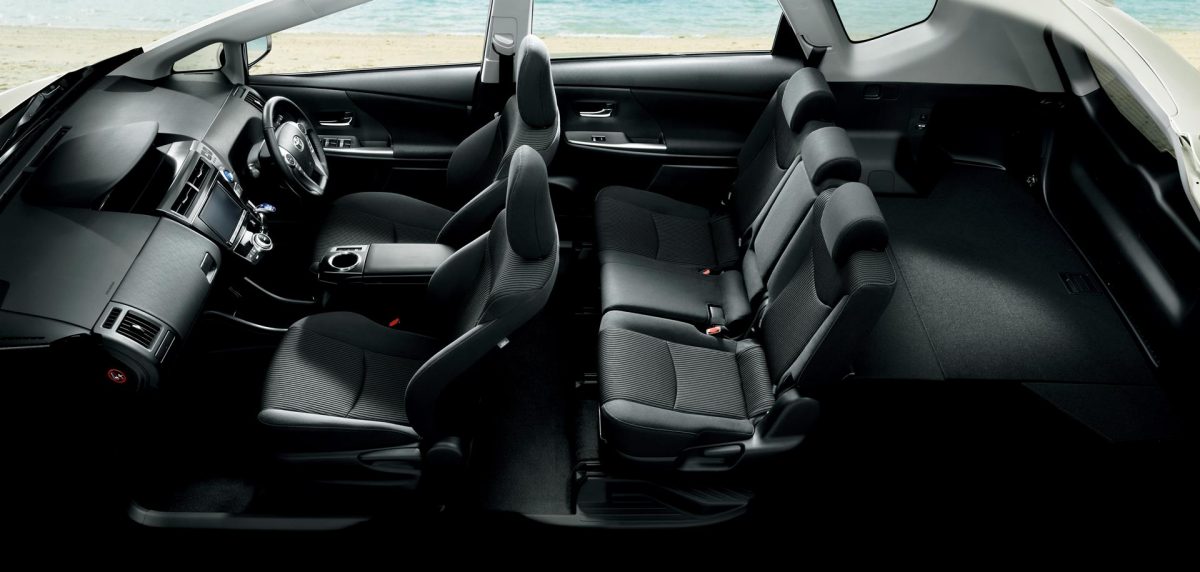 Салон Toyota Prius Alpha 5 мест