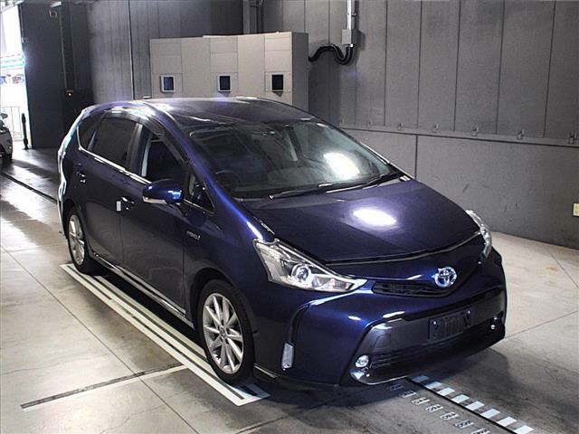 Toyota Prius Alpha G Touring