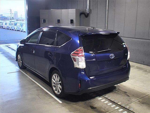 Toyota Prius Alpha G Touring