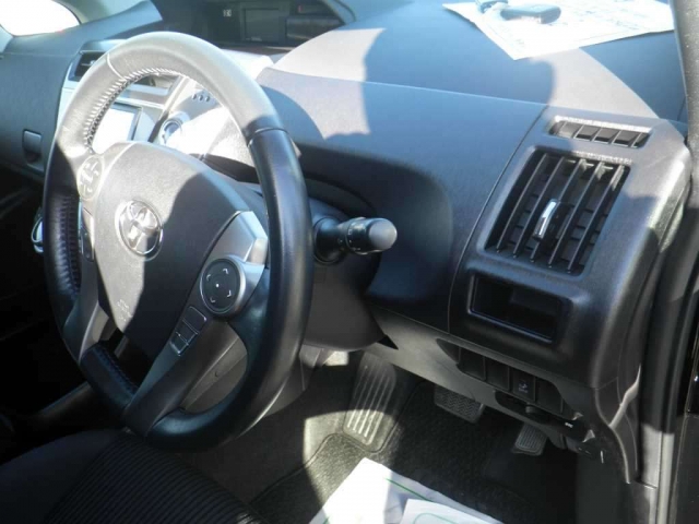 Toyota Prius Alpha S Touring