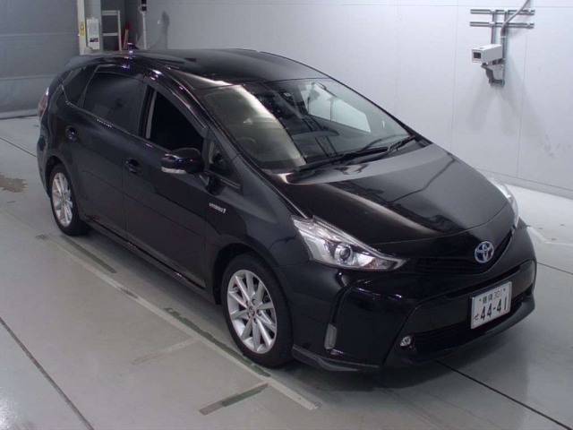 Toyota Prius Alpha S Touring