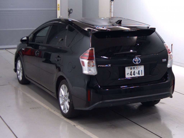 Toyota Prius Alpha S Touring
