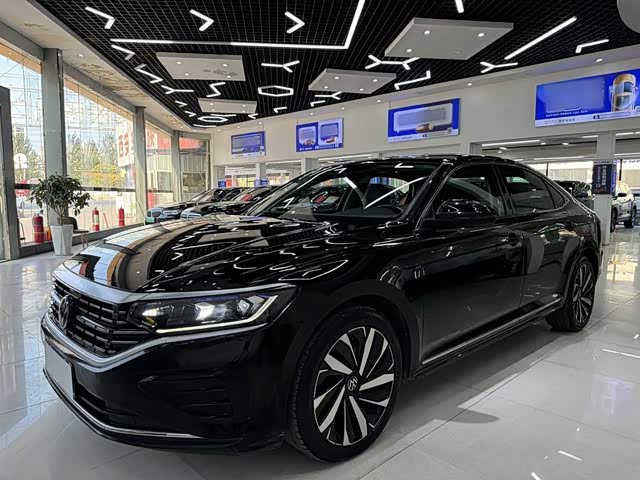 Volkswagen Passat 2023 — фото 1