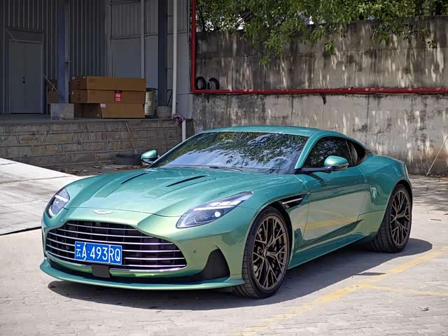 Aston Martin Aston Martin DB12 2025 — фото 1