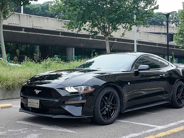 Ford Mustang 2020 — фото 1