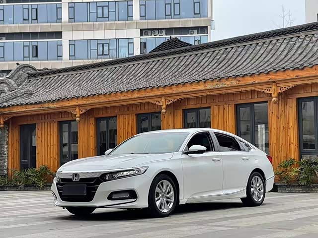 Honda Accord 2018 — фото 1