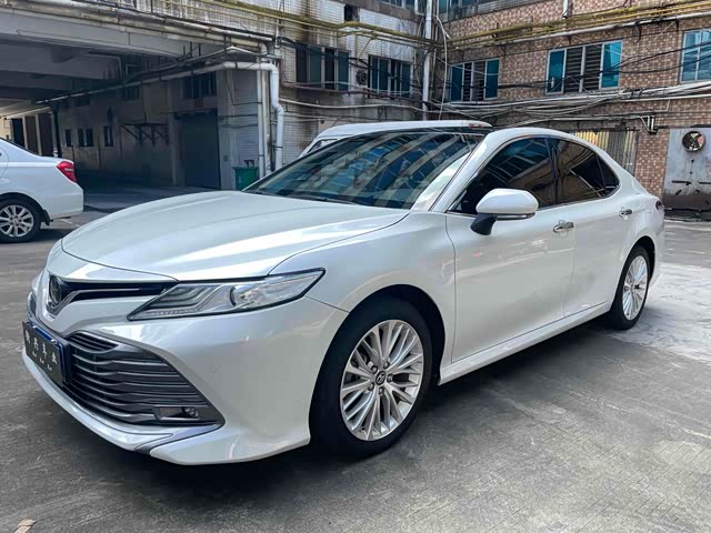 Toyota Camry 2021 — фото 1