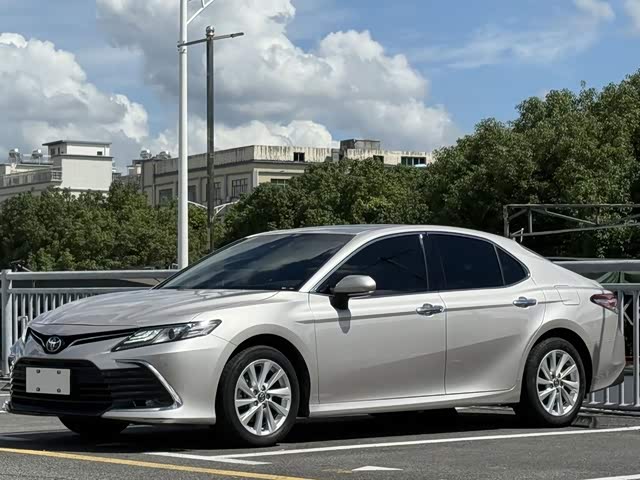 Toyota Camry 2021 — фото 1