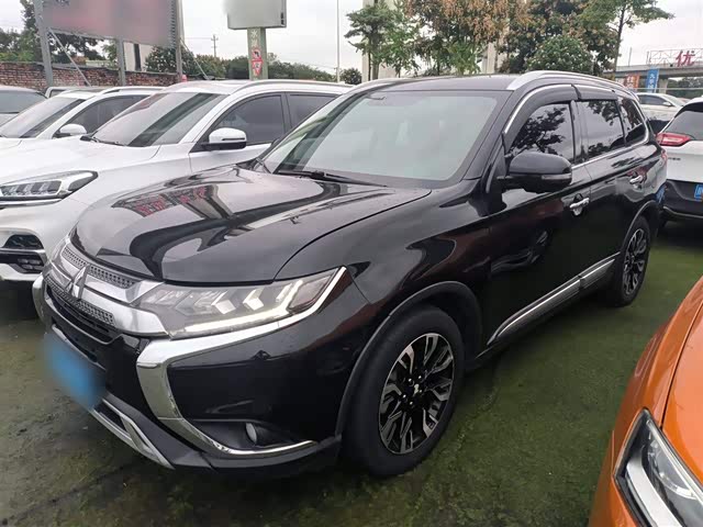 Mitsubishi Outlander 2020 — фото 1