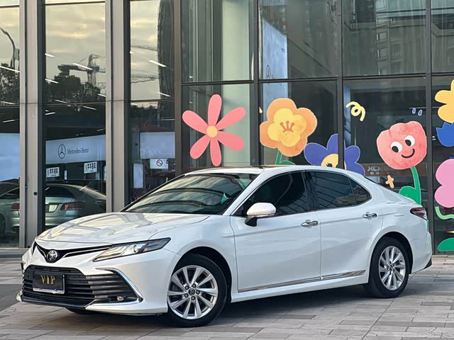 Toyota Camry 2021 — фото 1