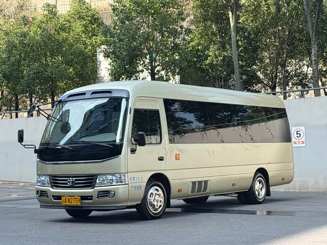 Toyota Coaster 2019 — фото 1