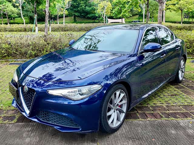 Alfa Romeo Giulia 2017 — фото 1