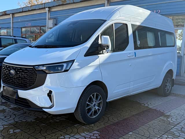 Ford Transit 2023 — фото 1