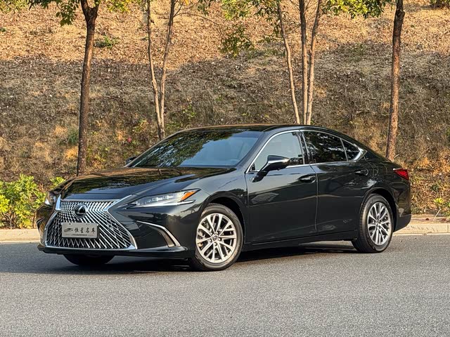 Lexus Lexus ES 2023 — фото 1