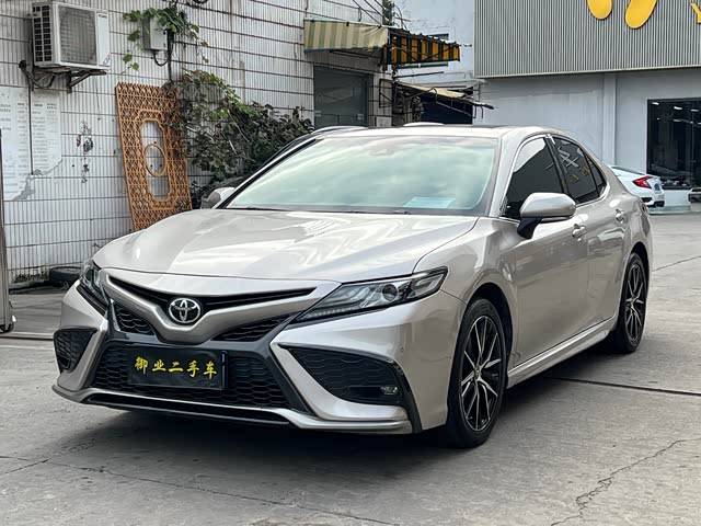 Toyota Camry 2021 — фото 1