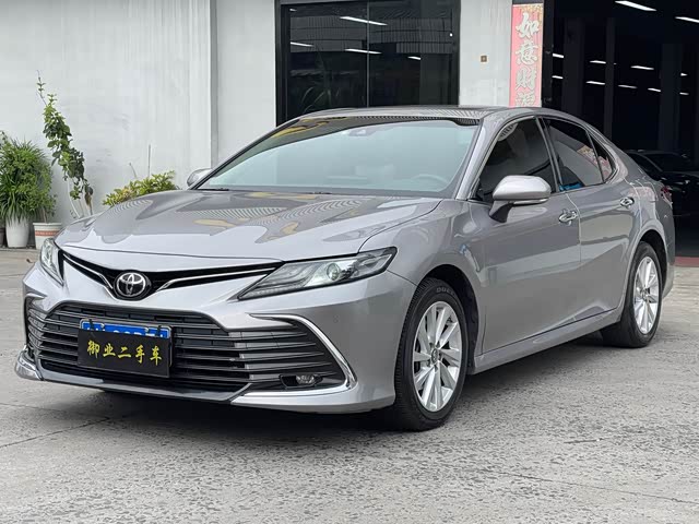 Toyota Camry 2021 — фото 1