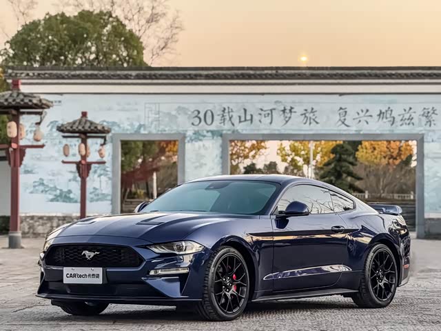 Ford Mustang 2020 — фото 1