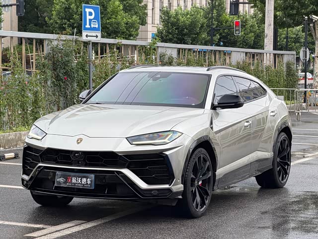 Lamborghini Urus 2021 — фото 1