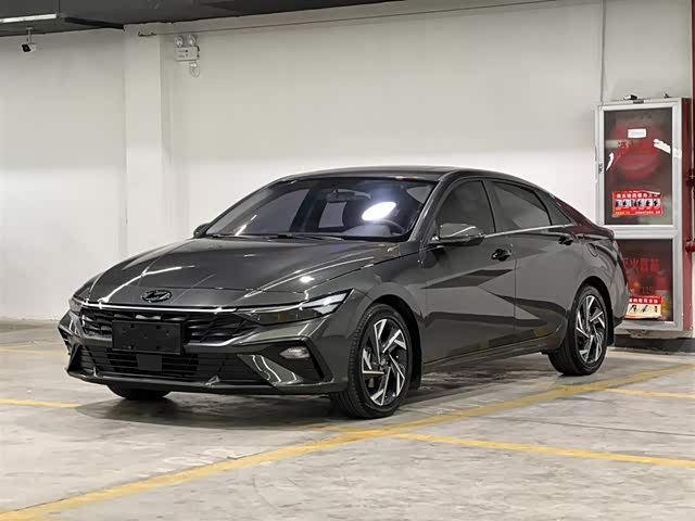 Hyundai Elantra 2023 — фото 1