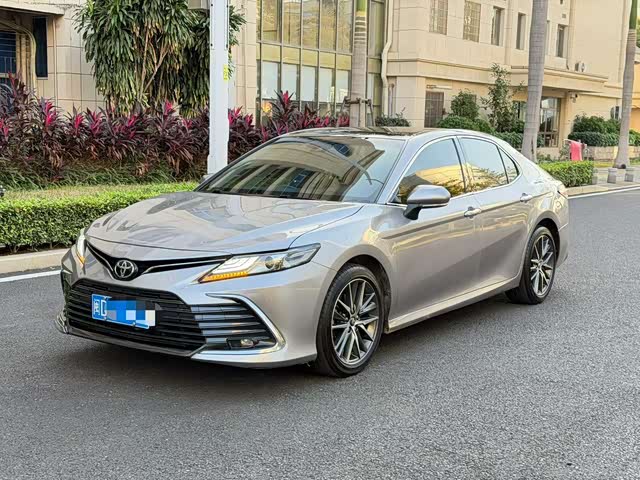 Toyota Camry 2021 — фото 1