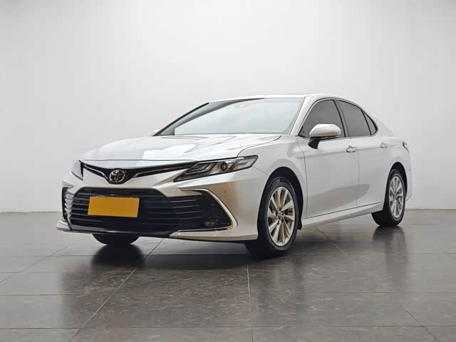 Toyota Camry 2021 — фото 1