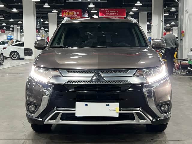 Mitsubishi Outlander 2020 — фото 1