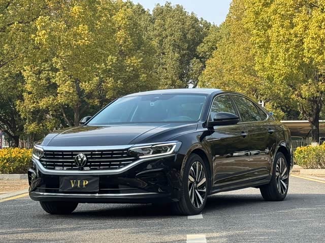 Volkswagen Passat 2023 — фото 1