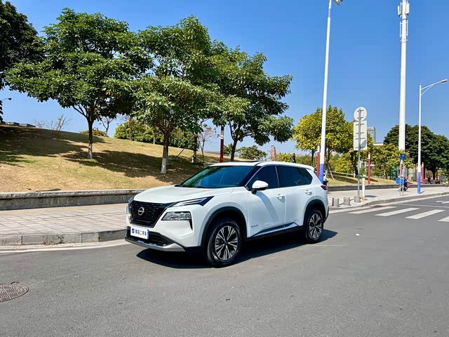 Nissan X-Trail 2023 — фото 1