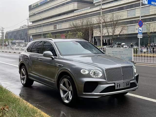 Bentley Bentayga 2021 — фото 1