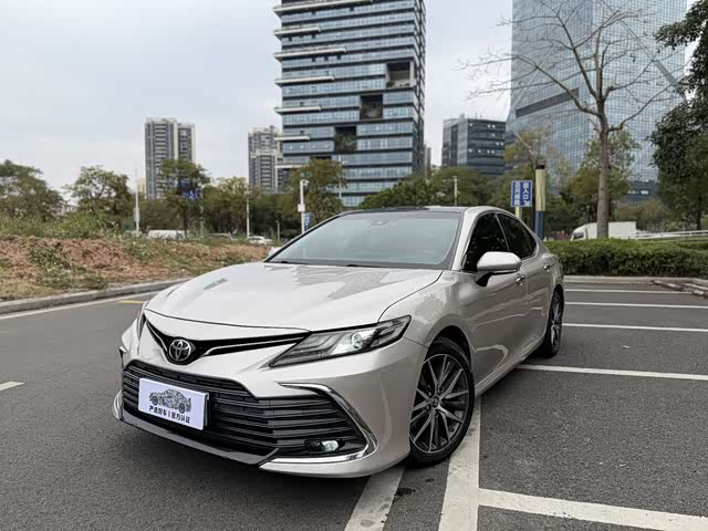 Toyota Camry 2021 — фото 1