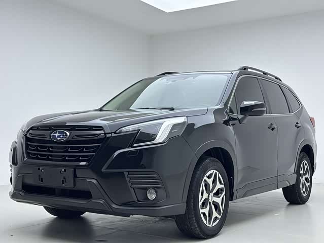 Subaru Forester 2022 — фото 1