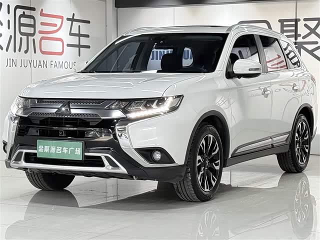 Mitsubishi Outlander 2020 — фото 1