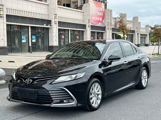 Toyota Camry 2021 — фото 1