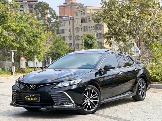 Toyota Camry 2021 — фото 1