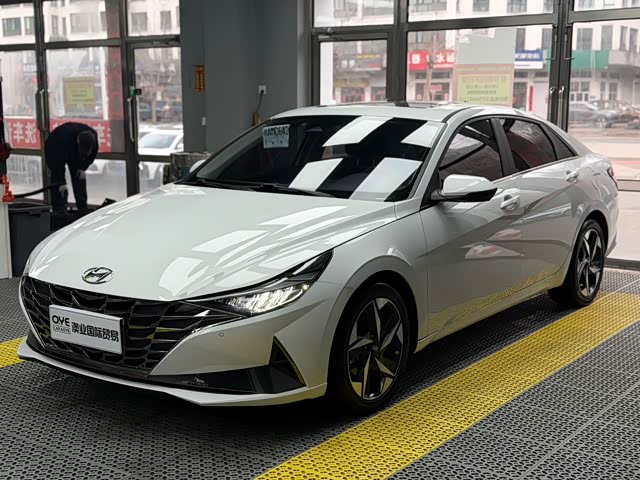 Hyundai Elantra 2022 — фото 1