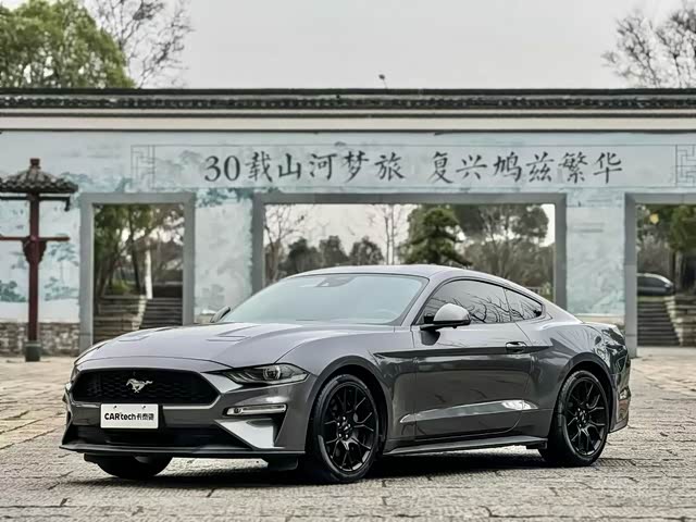 Ford Mustang 2021 — фото 1