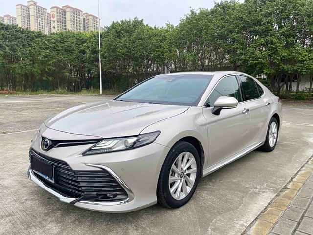 Toyota Camry 2023 — фото 1
