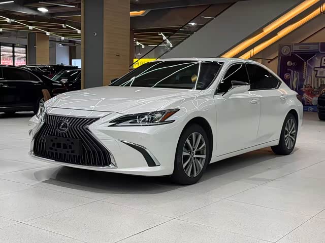 Lexus Lexus ES 2020 — фото 1