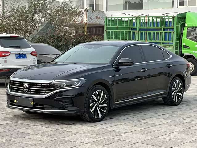Volkswagen Passat 2023 — фото 1