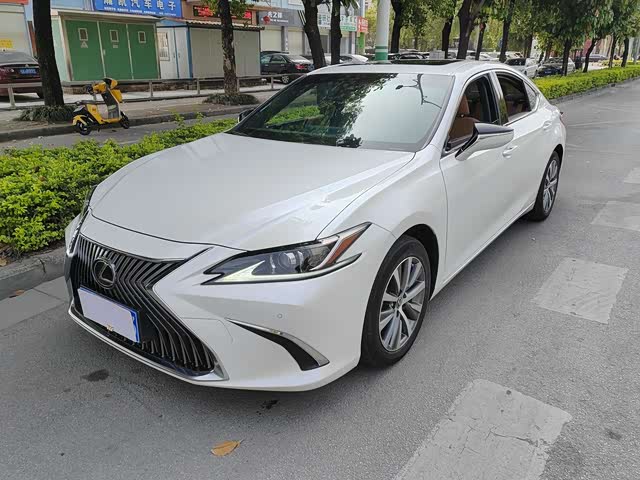 Lexus Lexus ES 2020 — фото 1