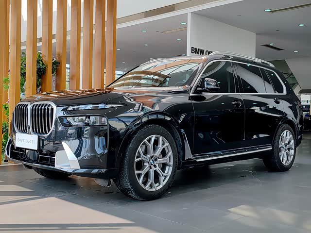 BMW BMW X7 2024 — фото 1