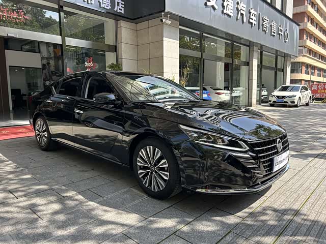 Nissan Teana 2022 — фото 1