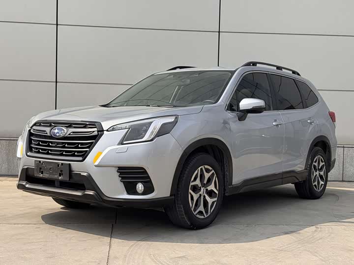 Subaru Forester 2022 — фото 1