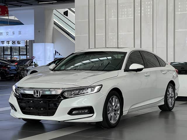 Honda Accord 2018 — фото 1