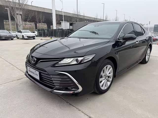 Toyota Camry 2021 — фото 1